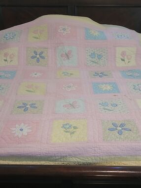 Cutter Quilt Pastel Pink Appliqué Floral Quilt - Soft Patchwork Bedding